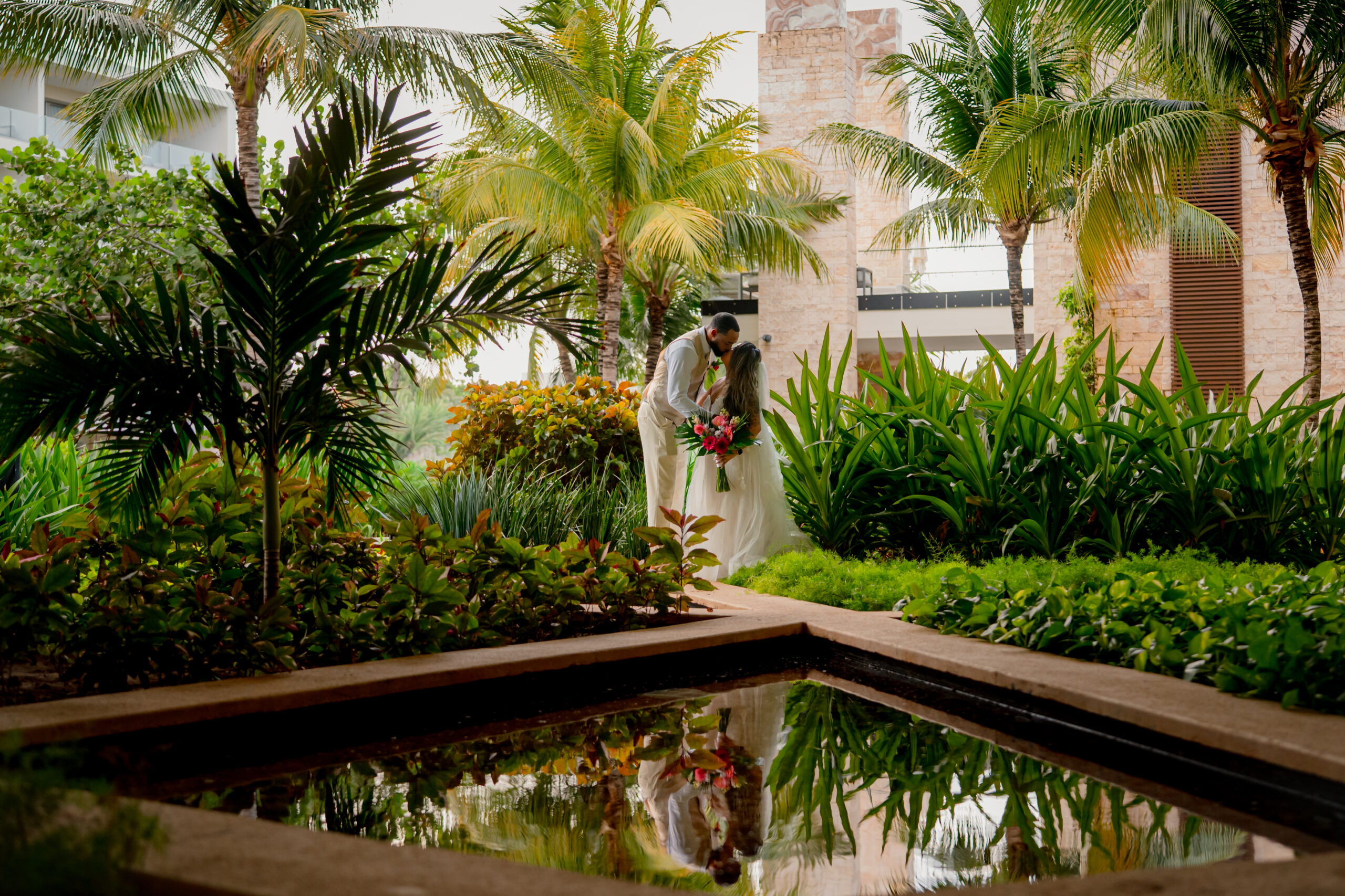 How to Choose Beautiful Destination Wedding Outfits